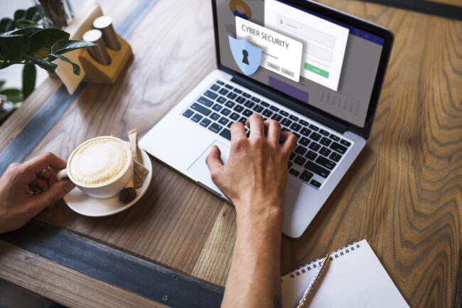 device-protected-by-cyber-security Redes sociales seguras